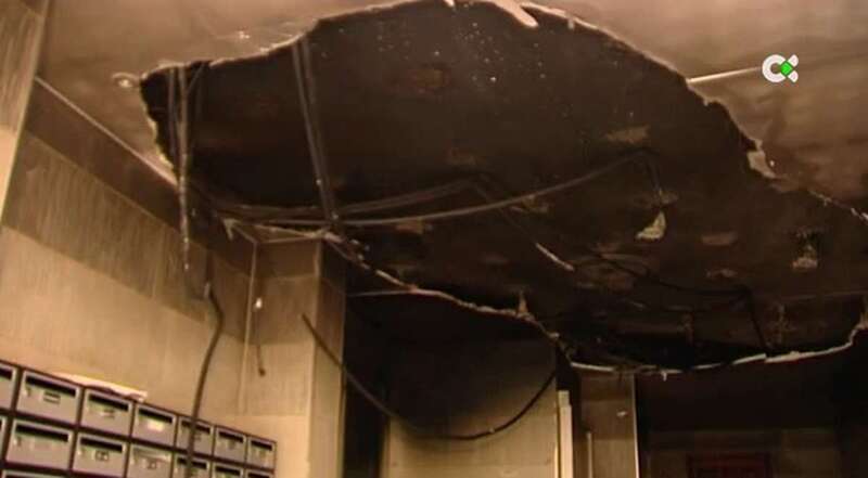 Estado en que quedó un falso techo (Foto TA)